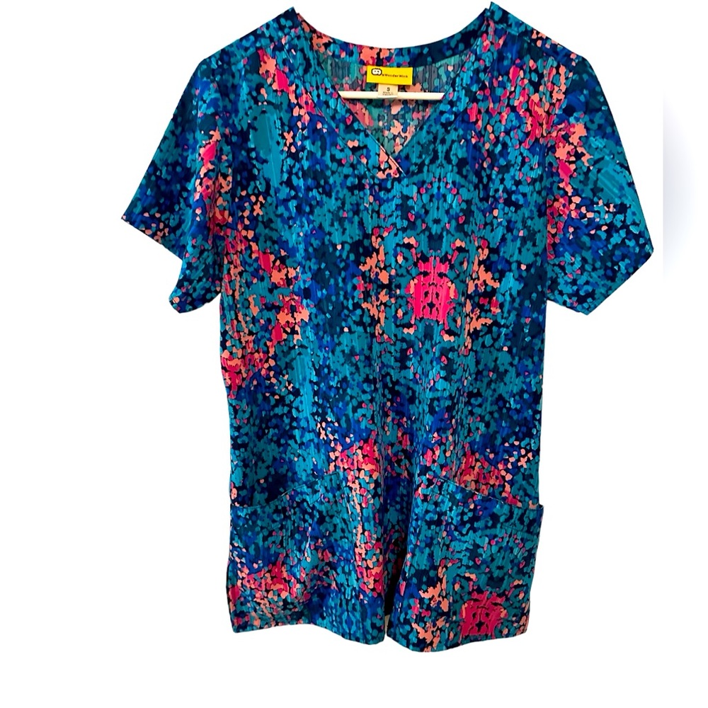 Summer or Spring Watercolor Pattern Scrub Top Size Small. Nursing Medical